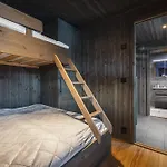 In Out, Modern Comfort By The Slopes *