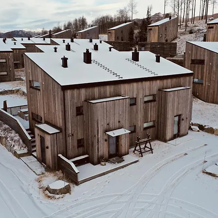 In Out, Modern Comfort By The Slopes