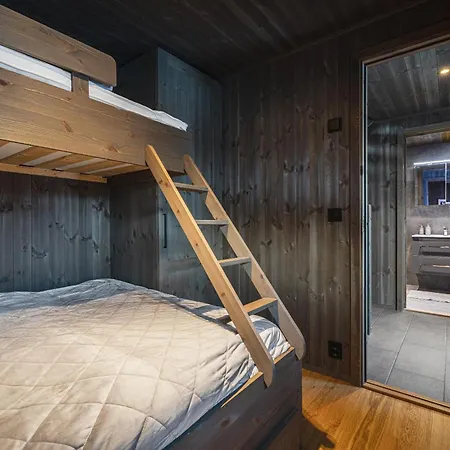 In Out, Modern Comfort By The Slopes *