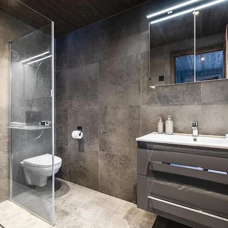 In Out, Modern Comfort By The Slopes Ferienhaus