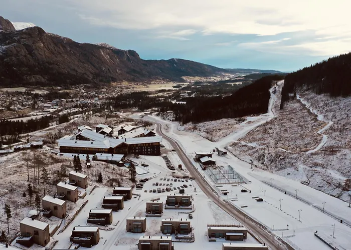 In Out, Modern Comfort By The Slopes 펜션