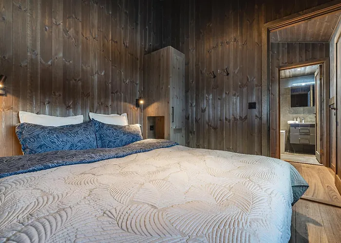 In Out, Modern Comfort By The Slopes 헴세달