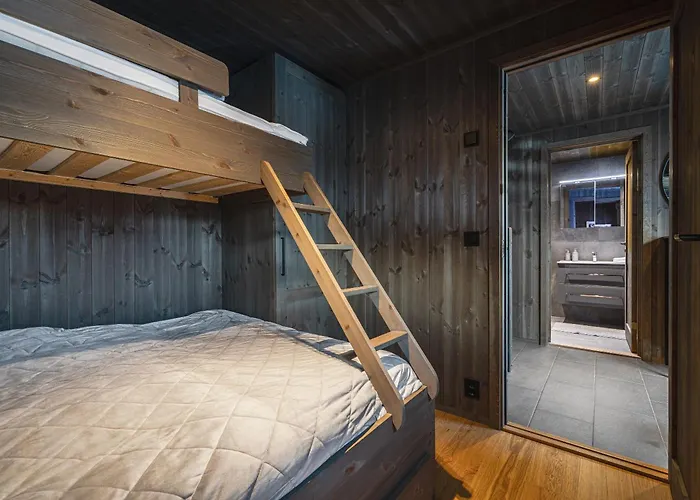 In Out, Modern Comfort By The Slopes *