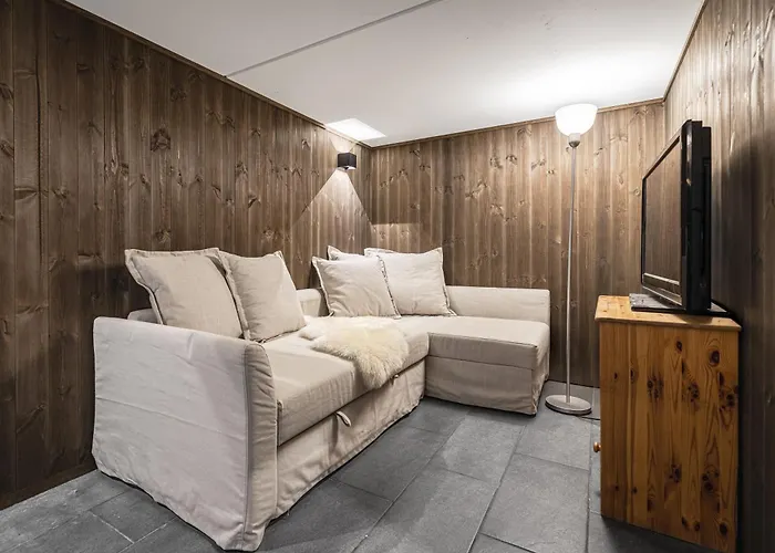 In Out, Modern Comfort By The Slopes 펜션